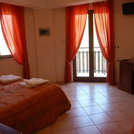La Tana Dell'orso Bed & Breakfast Villalago