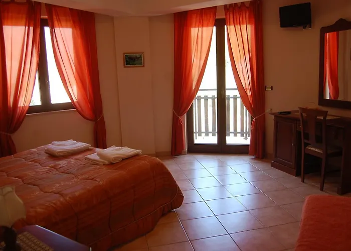 La Tana Dell'orso Bed & Breakfast Villalago